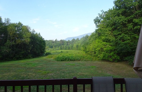 North Conway Condo | Well appointed Townhouse,great location w/lovely mountain view,pool & tennis,A/C