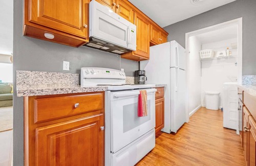 Visalia Apartment | Well-cared for Apartments, Quick Walk to Med Center, Downtown, Value for Long St