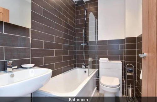 Hemel Hempstead Apartment | Well Connected, Light, Stylish City Pad. WiFi inc.
