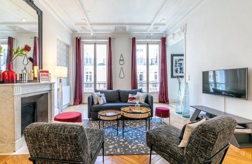 Faubourg-du-Roule Apartment | Well decorated 2br in Champs Elysees