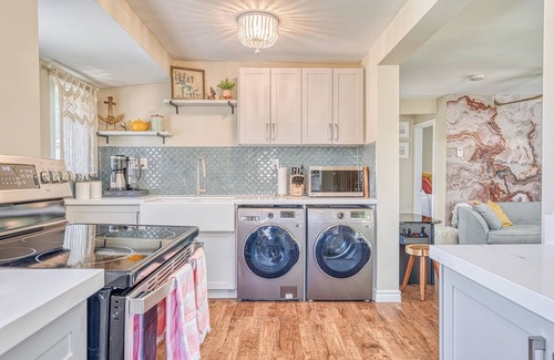 Selkirk Cottage | Well-equipped Lakeshore Getaway | HotTub, Firepit