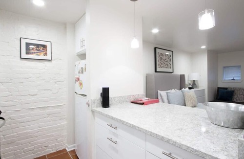 Logan Circle Apartment | WELL-EQUIPPED STUDIO APT - WALK TO METRO SUBWAY!