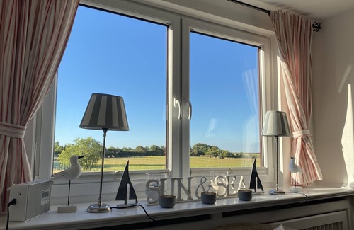 Schellinghorn Apartment | Well-kept, bright apartment with a view of the fields of Morsum in a quiet location