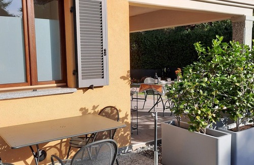 Cannobio Apartment | Well-kept FEWO 2 pers.100 m to the beach with covered private terrace, parking lot