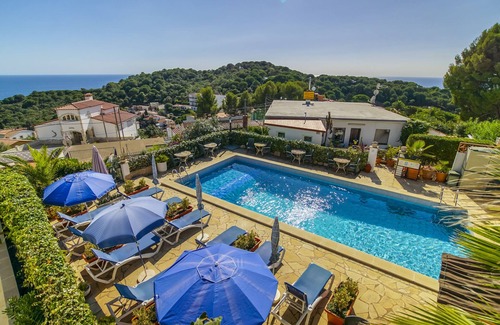 Canyelles House | Well-kept house with wonderful sea views and communal pool