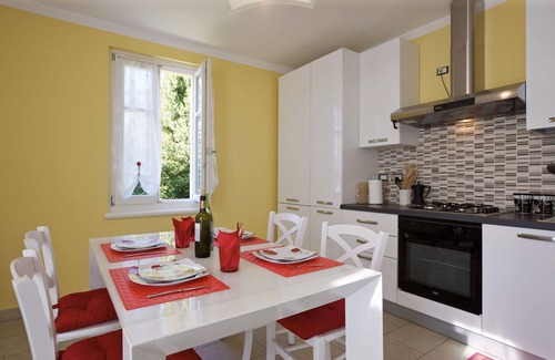 Gonte Apartment | Well maintained 3½-room apartment with garden, balcony and beautiful lake view