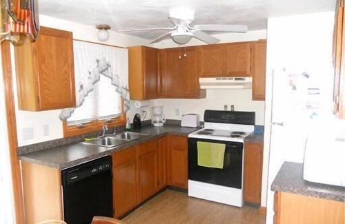 Bonnet Shores House | Well-maintained 4 bdrm home, 2 bath home in Bonnet Shores
