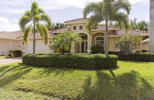 Willoughby Acres House | Well Maintained, Conveniently Located, 4BR/3BA, Den, Pool, Close to Beach
