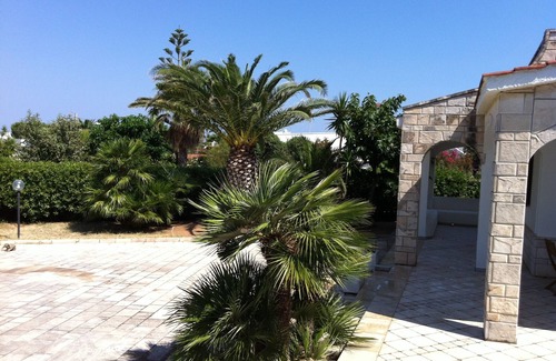 Villanova House | Well maintained house in Mediterranean style, just 450 meters from the sea, 2-6 persons