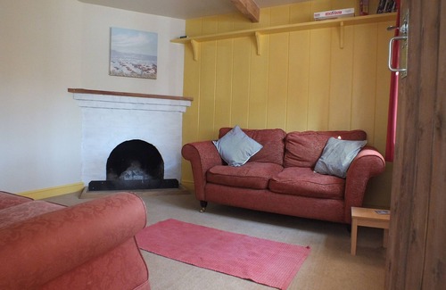 Middleton-on-Sea House | Well Situated Coastal House In Quiet Lane - Sleeps 8
