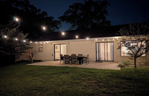Picayune House | Well stocked 3-bedroom house in best part of peaceful Picayune with games, BBQ.