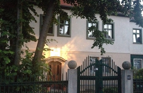 Oberloßnitz Apartment | Wellness at the monument - comfortable and romantic guest apartment Winzerhaus