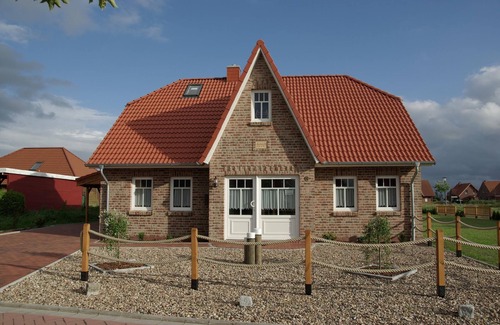 Krummhoern House | Wellness House for 8 pers. with sauna and fireplace, carport and patio