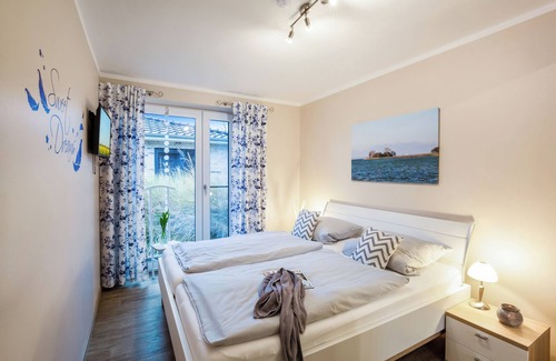 Lemkendorf House | Wellnesshaus Strandläufer on Fehmarn - luxurious vacation home with sauna and garden