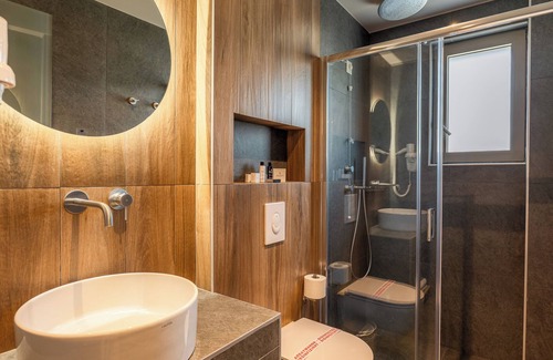 Khalandrion Hotel | Wellnest Hotel