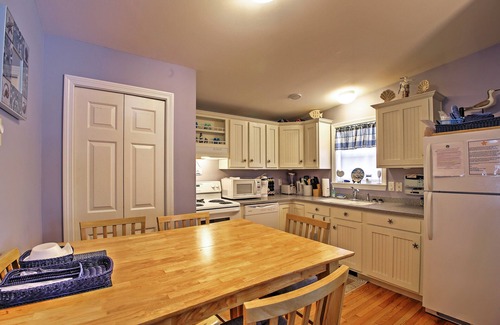 Moody Cottage | Wells Beach Cottage w/Pool Access ~ 1 Mi to Coast