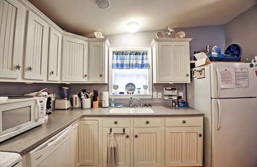 Moody Cottage | Wells Beach Cottage w/Pool Access ~ 1 Mi to Coast