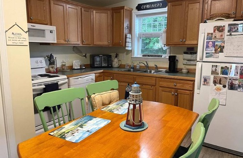 Ogunquit - Wells Cottage | Wells Ogunquit Beach 3 Bed Cottage, 1 Mile From The Beach With Resort Amenities