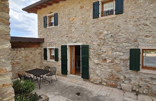 Caprino Veronese Apartment | Weloming refuge welcoming refuge a few km from Lake Garda