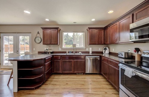 Monitor House | Wenatchee Stay w/ Pool & Hot Tub