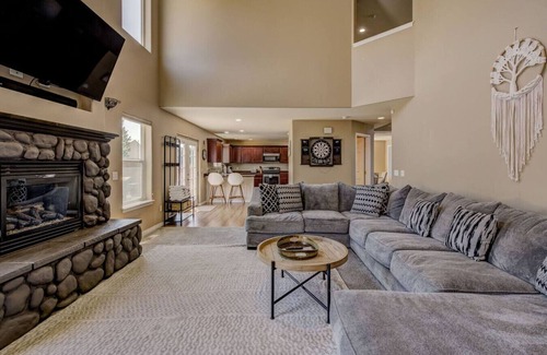 Monitor House | Wenatchee Stay w/ Pool & Hot Tub