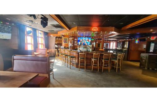 East Stroudsburg Hotel | Werry's Cottages and Pub By OYO East Stroudsborg - Weekly Stays