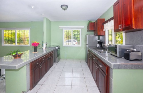 Gibson Bight Villa | Wescot Villas – Modern 4BR Stay in West End area