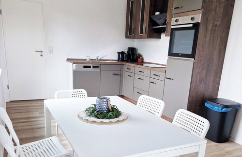 Brake Apartment | Weser Pension - Twin room with private bathroom no. 4