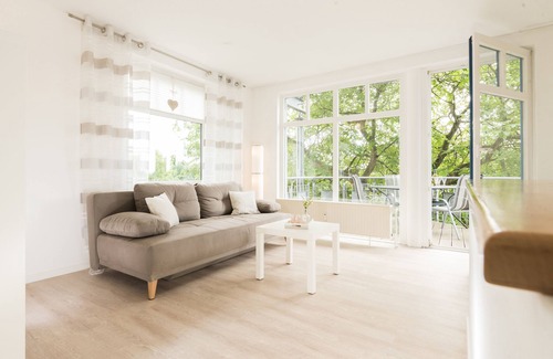 Hamelin House | Weserwohnung - boat house holiday on the banks of the river Weser