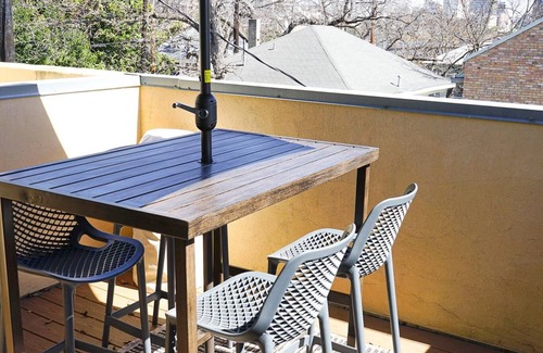 Clarksville Condo | West 6th Condo + Walk to DT - Pecan Pad!