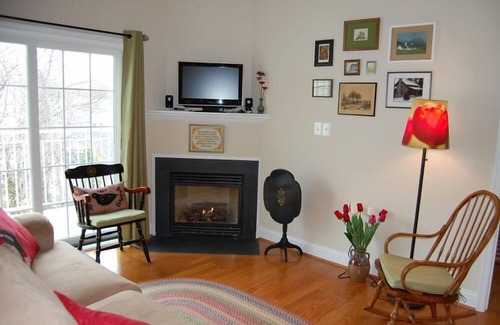West Annapolis Condo | West Annapolis Condo! Ideal location - Close to downtown Annapolis and commuter routes