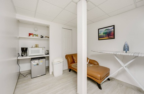 Orchard Lake Village Apartment | West Bloomfield Retreat: Stay in Nature Preserve!
