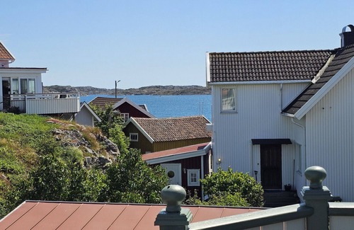 Edshultshall Ski Chalet | West Coast house 50m from the harbor in Edshultshall | SE09108
