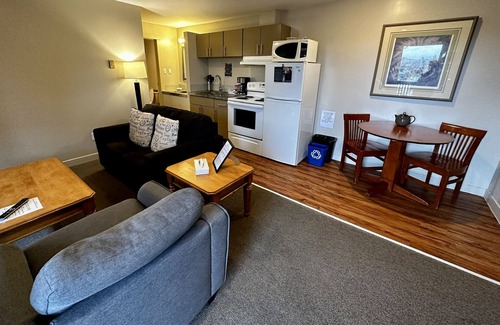 Ucluelet Hotel | West Coast Motel