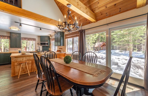 Donner Lake Woods House | West Donner Lake~Pet Friendly~Walk to Lake