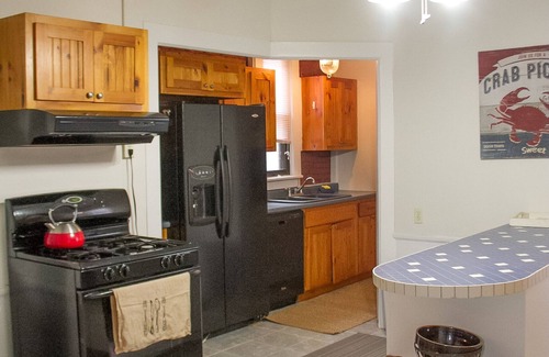 Parkside Apartment | West End 2nd Floor Apartment 762 Congress Street