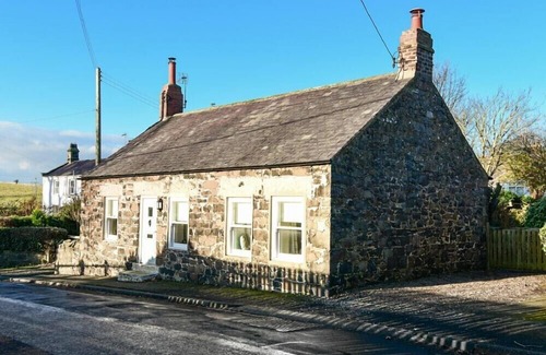 Embleton Cottage | WEST END COTTAGE, pet friendly, with open fire in Embleton