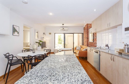 Fremantle Apartment | West End Courtyard Retreat