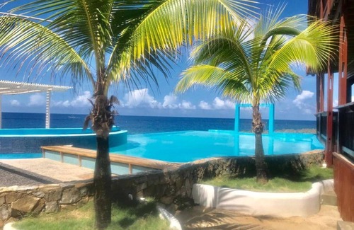 Antoneys Cay House | West End Nature view budget room
