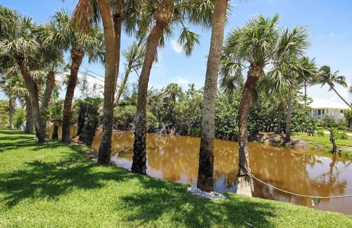 Tradewinds Cottage | West End Paradise Unit 2 Seahorse 3 - two bedroom suite w/water views