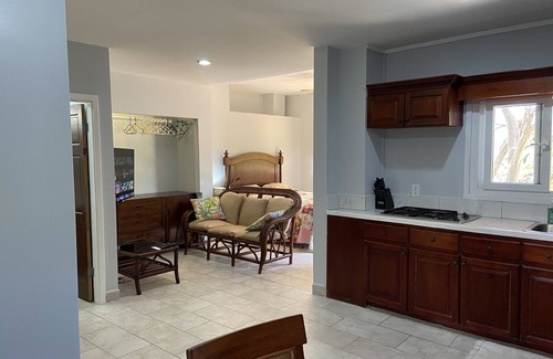Half Moon Bay House | West End, right around the corner, near everywhere you want to be.