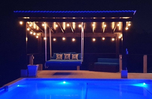 Lighthouse Estates Apartment | West End Suite (King Suite)