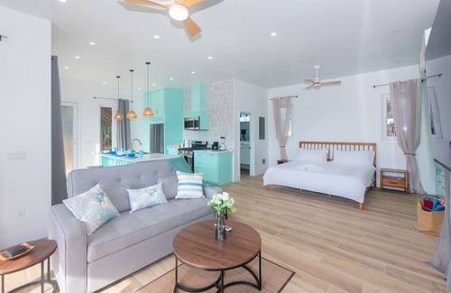 Antoneys Cay Apartment | West End’s Best Kept Secret- The Comfy Sloth!