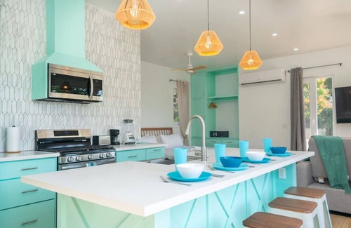 Antoneys Cay Apartment | West End’s Best Kept Secret- The Comfy Sloth!