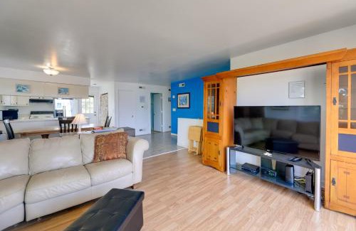 Emerald Isle Apartment | West of the Moon Ocean Apt with Beach Access!