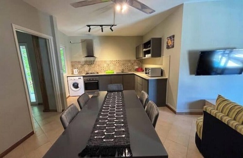 La Mivoie Apartment | West Riviera - nCentrally Located Apartment close to the beach with breakfast.