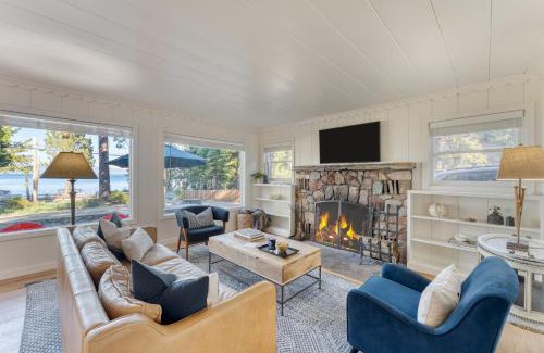 Tahoe City House | West Shore Lake House by AvantStay Ski Cabin w Backyard Sledding Hill