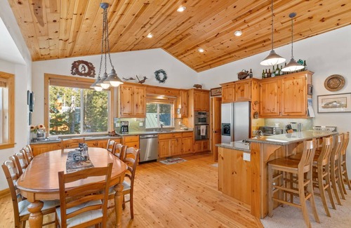 McKinney Estates Cabin | West Shore's Secret - Newer Build; Spacious Family Home - "Cascade Woods"
