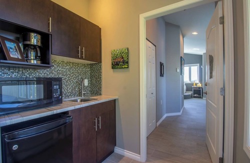 Pender Island Apartment | West Suite- Ocean Front Suite with private Hot tub