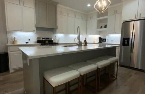 Lubbock House | West Texas Chic. New Construction. EV Charger. Pets Allowed. Ten Mins from TTU.